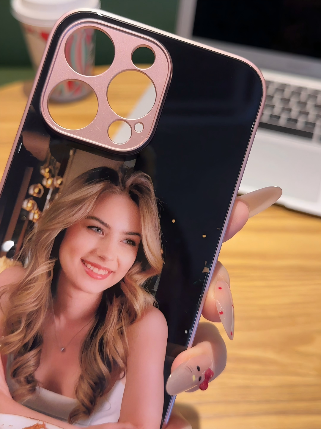 Your Memories in Hand: Bespoke Photo Case – The Perfect Custom Gift